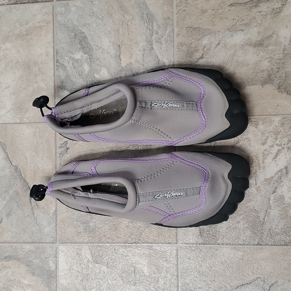 Woman's SurfGear water shoes size 8 - Picture 1 of 5